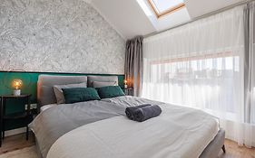 D26 Luxury Suites